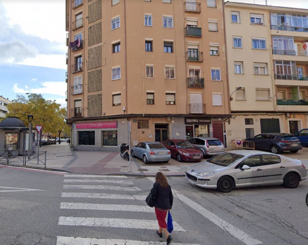 Imagen del paso de peatones situado en la calle Amapola con el paseo Nuevo Imagen del paso de peatones situado en la calle Amapola con el paseo Nuevo