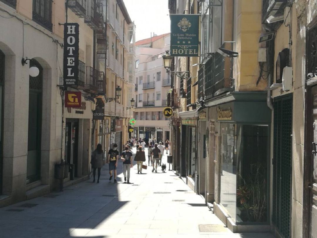 Decalles entrega entre sus asociados pantallas de seguridad de metacrilato Decalles entrega entre sus asociados pantallas de seguridad de metacrilato