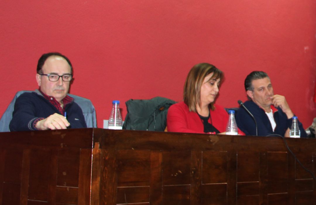 El concejal del PP Javier Hernánz, primero por la izquierda en un pleno anterior celebrado en el salón de plenos de Cuéllar El concejal del PP Javier Hernánz, primero por la izquierda en un pleno anterior celebrado en el salón de plenos de Cuéllar