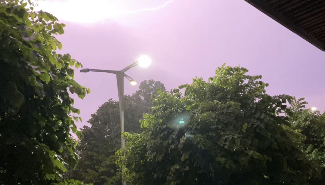 Un momento de la tormenta descargando sobre la ciudad de Vigo Un momento de la tormenta descargando sobre la ciudad de Vigo