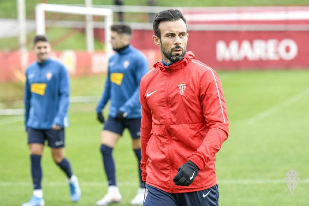 Molinero durante un entrenamiento con el equipo gijonés Molinero durante un entrenamiento con el equipo gijonés