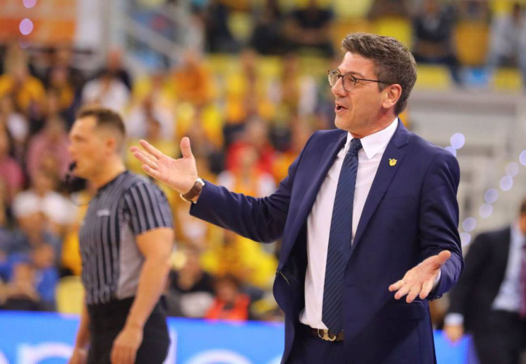 Fotis Katsicaris. Fotis Katsicaris.