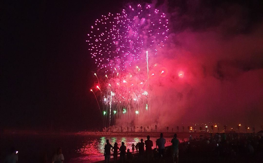 Fuegos artificiales de apertura de la Feria de Agosto de 2019 (Málaga) Fuegos artificiales de apertura de la Feria de Agosto de 2019 (Málaga)