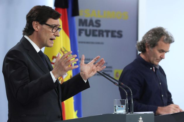 El Ministro de Sanidad, Salvador Illa (i), y el director del Centro de Coordinación de Alertas y Emergencias Sanitarias, Fernando Simón El Ministro de Sanidad, Salvador Illa (i), y el director del Centro de Coordinación de Alertas y Emergencias Sanitarias, Fernando Simón