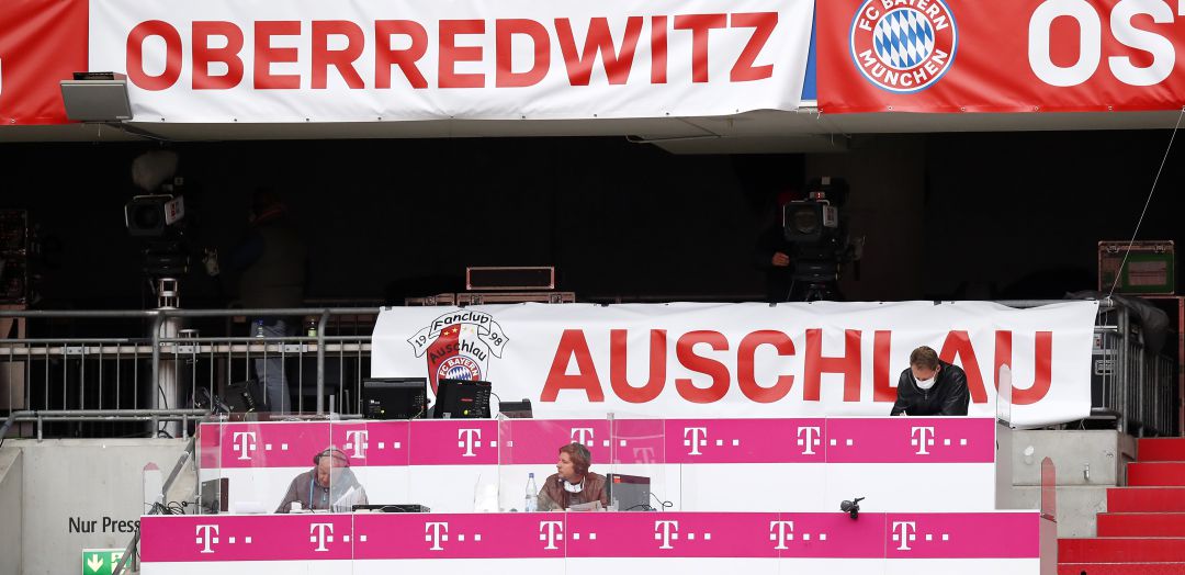 Imagen de una cabina de prensa en el regreso del fútbol en la Bundesliga Imagen de una cabina de prensa en el regreso del fútbol en la Bundesliga