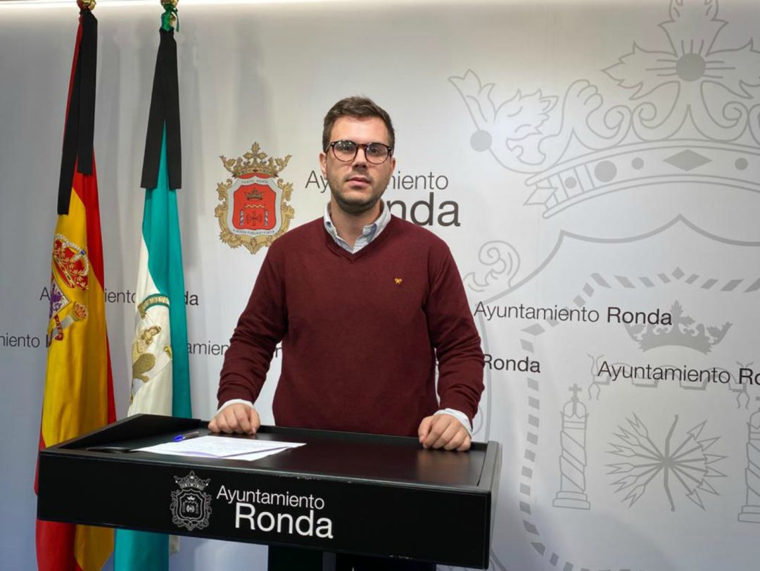 El concejal de Educación, Ángel Martínez, en la sala de prensa del Ayuntamiento de Ronda El concejal de Educación, Ángel Martínez, en la sala de prensa del Ayuntamiento de Ronda