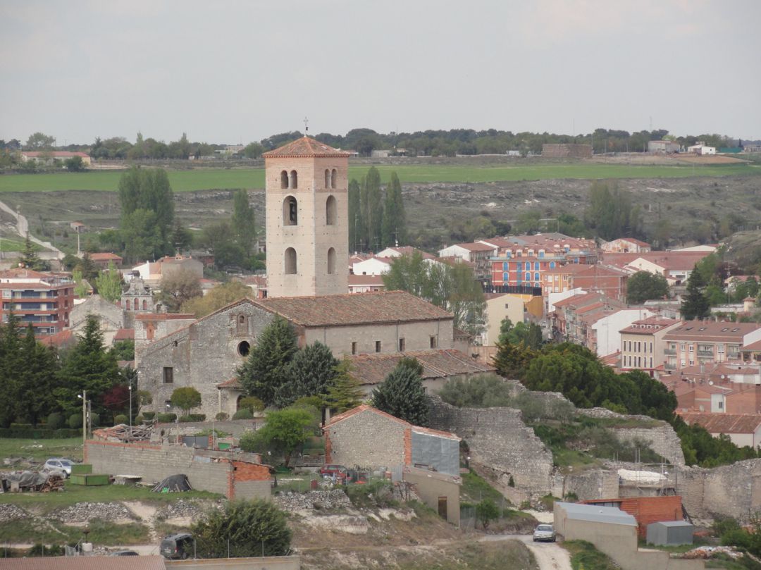 Vista general de la iglesia de la Cuesta de Cuéllar Vista general de la iglesia de la Cuesta de Cuéllar