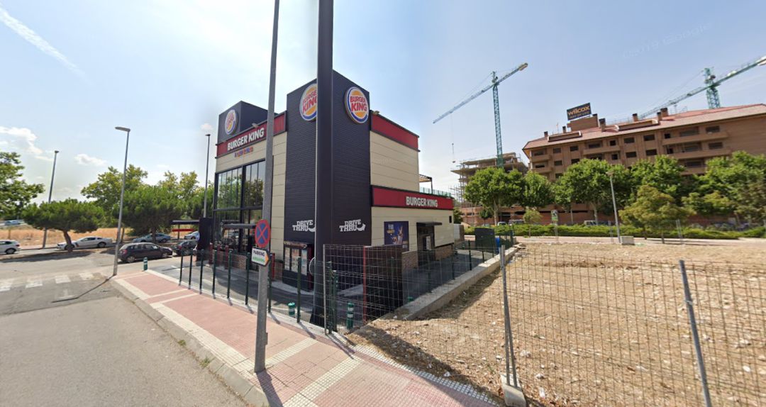 Establecimiento de la cadena Burger King en la calle Villamalea de Alcalá de Henares Establecimiento de la cadena Burger King en la calle Villamalea de Alcalá de Henares