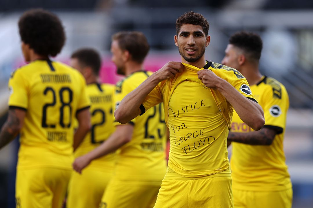 Achraf pide "justicia para George Floyd" en la celebración de su gol contra el Paderborn el pasado domingo Achraf pide "justicia para George Floyd" en la celebración de su gol contra el Paderborn el pasado domingo