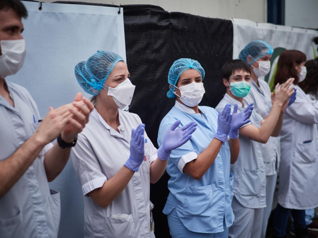 Los sanitarios han devuelto hoy los aplausos en reconocimiento al premio recibido Los sanitarios han devuelto hoy los aplausos en reconocimiento al premio recibido