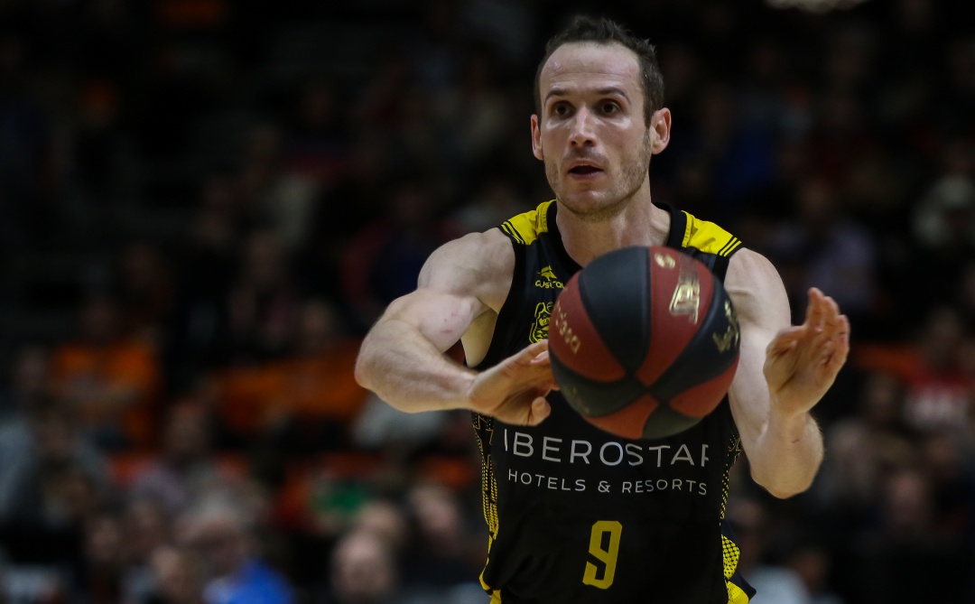 Marcelinho Huertas formará parte de la plantilla del Iberostar Tenerife durante la próxima temporada tras renovar con el club aurinegro de la ACB Marcelinho Huertas formará parte de la plantilla del Iberostar Tenerife durante la próxima temporada tras renovar con el club aurinegro de la ACB