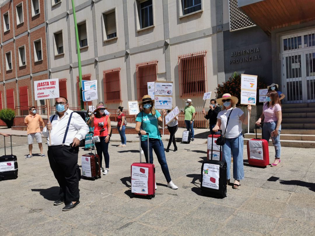 Los agentes de viajes protestan por la actual situación que viven Los agentes de viajes protestan por la actual situación que viven