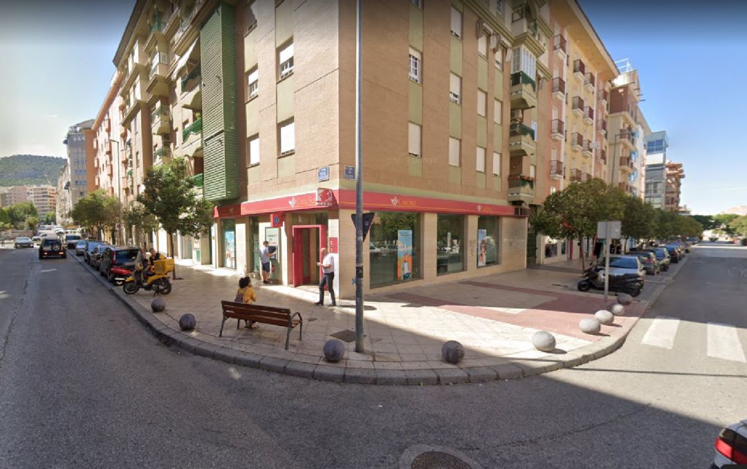 Sucursal bancaria en la que se produjo el atraco. Sucursal bancaria en la que se produjo el atraco.