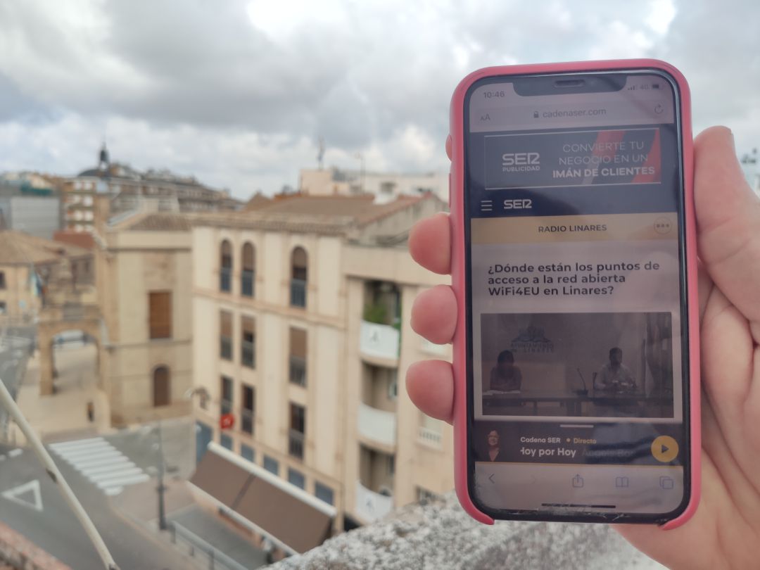 Navegación web con wifi gratuito en la Plaza del Ayuntamiento. Navegación web con wifi gratuito en la Plaza del Ayuntamiento.