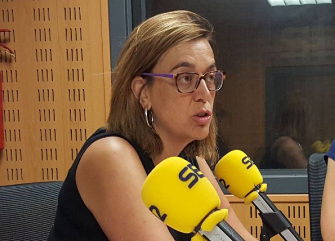 Ángeles Armisén defiende la moción de censura presentada en Guardo Ángeles Armisén defiende la moción de censura presentada en Guardo