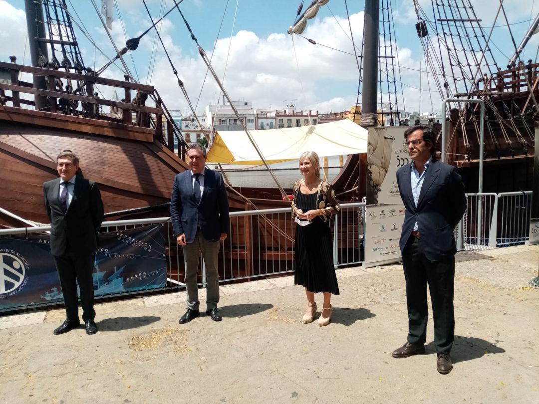 De izquierda a derecha, Rafael Carmona, presidente del Puerto de Sevilla; el alcalde Juan Espadas, la consejera de Cultura, Patricia del Pozo; y el presidente de la Fundación Nao Victoria, José Fernández de Cabo De izquierda a derecha, Rafael Carmona, presidente del Puerto de Sevilla; el alcalde Juan Espadas, la consejera de Cultura, Patricia del Pozo; y el presidente de la Fundación Nao Victoria, José Fernández de Cabo