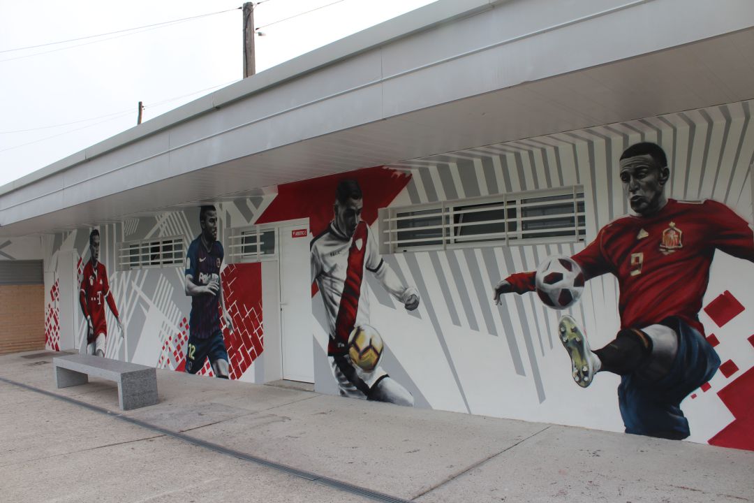 Mural en el Condomínguez de Lula Goce Mural en el Condomínguez de Lula Goce