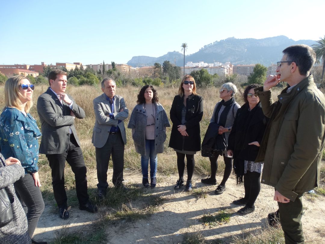 Visita a los terrenos del colegio Pla de la Mesquita Visita a los terrenos del colegio Pla de la Mesquita
