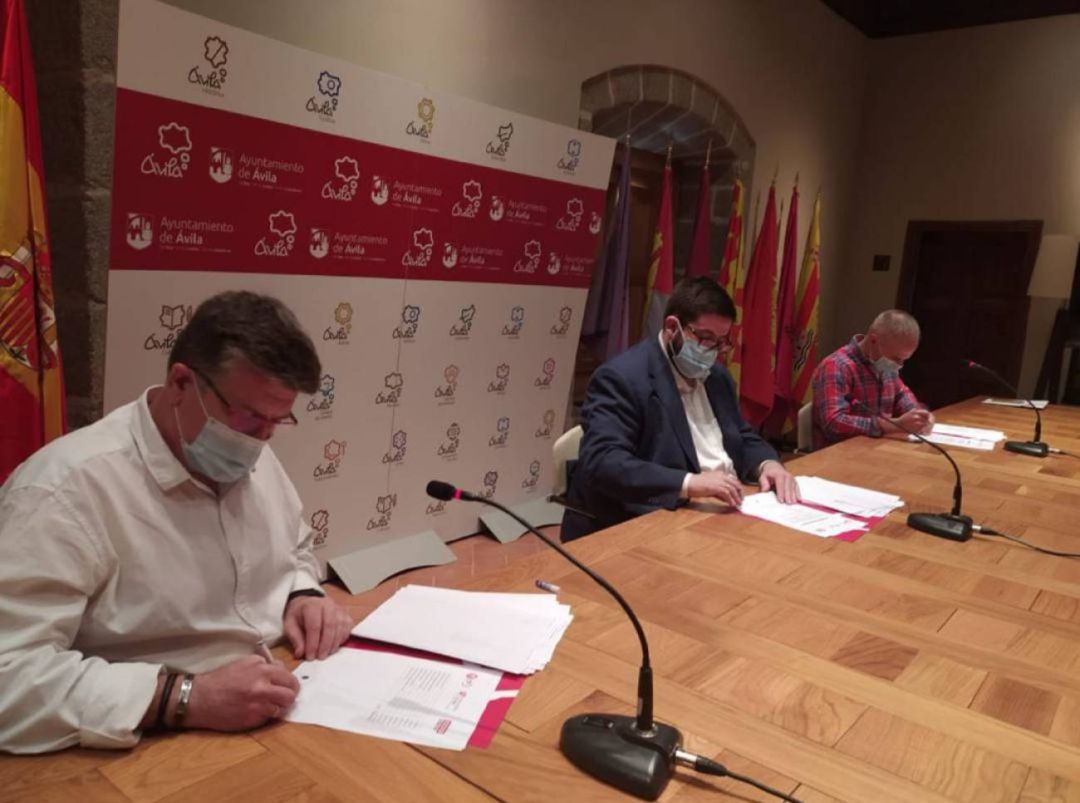 Momento de la firma del Acuerdo Marco Momento de la firma del Acuerdo Marco