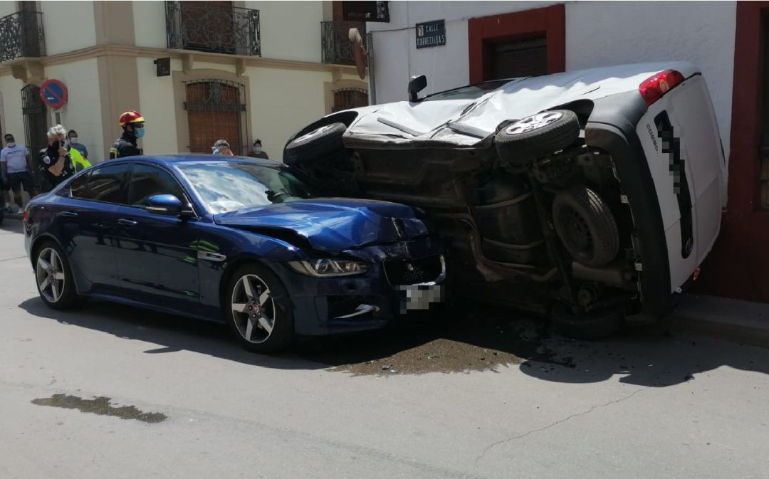 Imagen del accidente de tráfico, producido en la confluencia entre la Calle Torrecilla y Sor Cándida Imagen del accidente de tráfico, producido en la confluencia entre la Calle Torrecilla y Sor Cándida