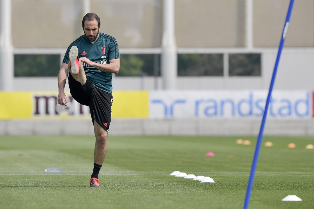 Gonzalo Higuaín, en un entrenamiento individual en las instalaciones de la Juventus de Turín. Gonzalo Higuaín, en un entrenamiento individual en las instalaciones de la Juventus de Turín.