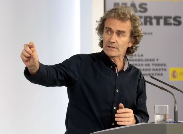 Pla mitjà del director del Centre de Coordinació d'Alertes i Emergències Sanitàries, Fernando Simón, durant la roda de premsa, el 3-6-20 (horitzontal).