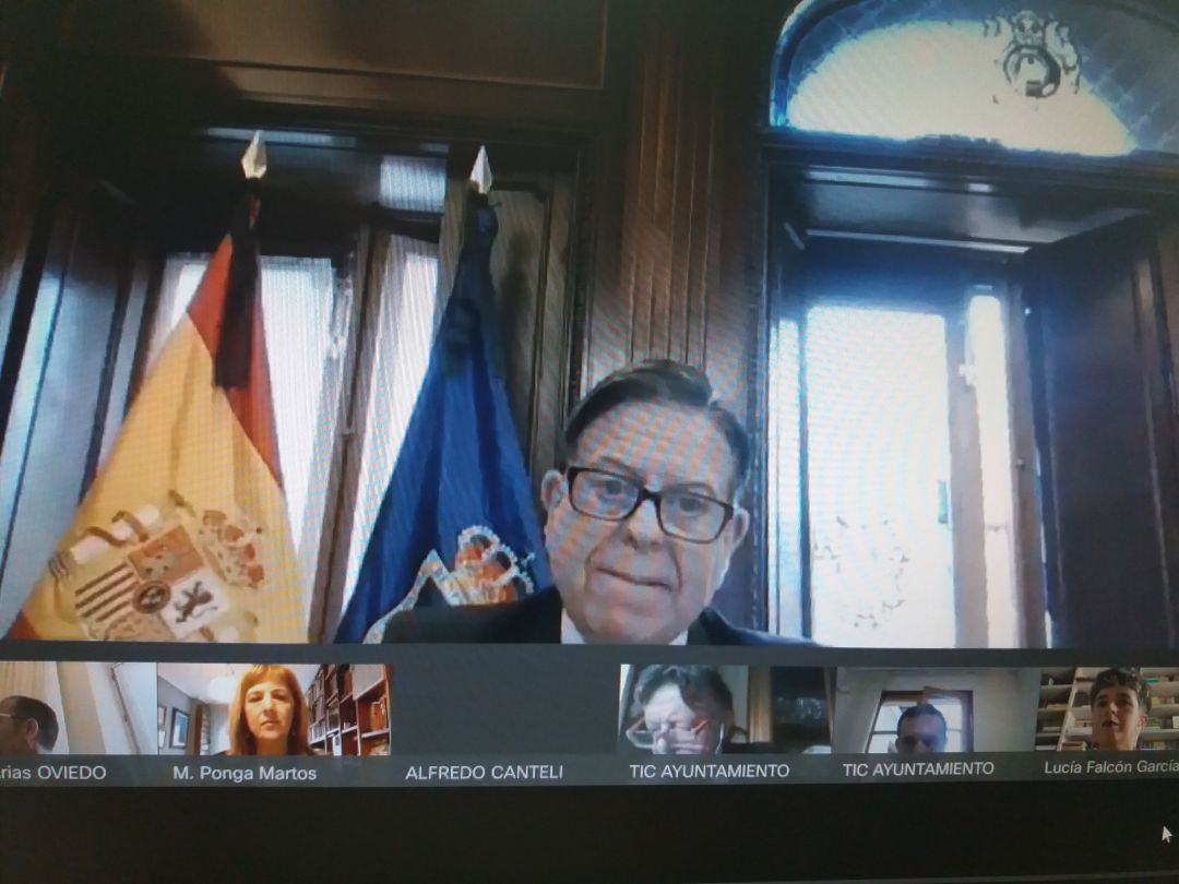 El Alcalde de Oviedo, Alfredo Canteli, preside el Pleno Municipal celebrado telemáticamente El Alcalde de Oviedo, Alfredo Canteli, preside el Pleno Municipal celebrado telemáticamente