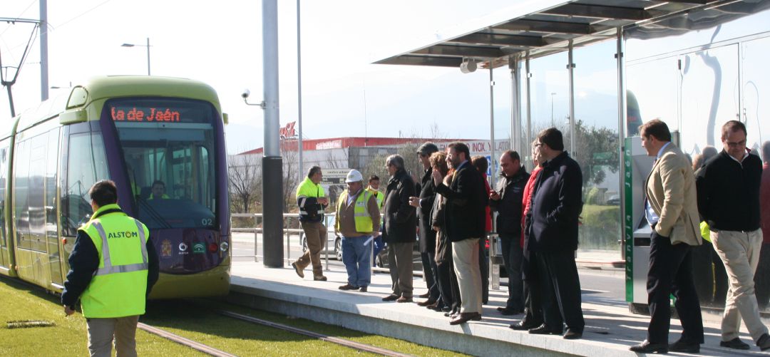 Tranvía de Jaén en pruebas. Tranvía de Jaén en pruebas.