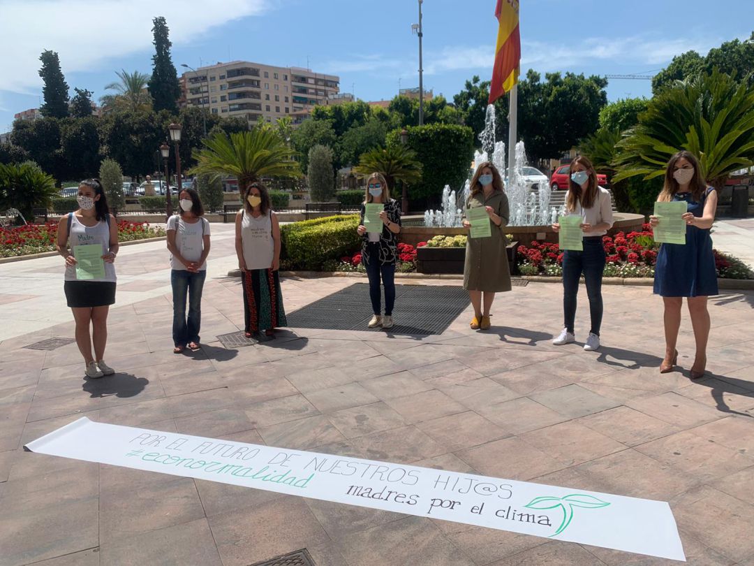 Madres por el Clima hace un llamamiento a la econormalidad, la única vacuna posible ante la crisis climática Madres por el Clima hace un llamamiento a la econormalidad, la única vacuna posible ante la crisis climática