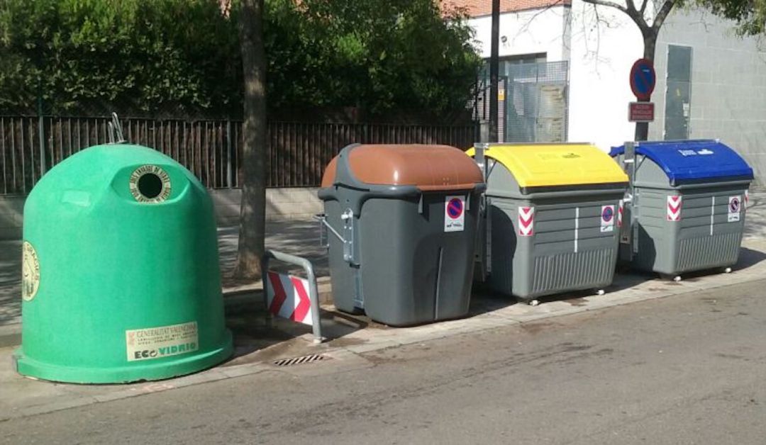 El objetivo del Ayuntamiento de València es que todos los contenedores estén organizados en islas para que la ciudadanía tenga juntas todas las opciones de reciclaje. El objetivo del Ayuntamiento de València es que todos los contenedores estén organizados en islas para que la ciudadanía tenga juntas todas las opciones de reciclaje.