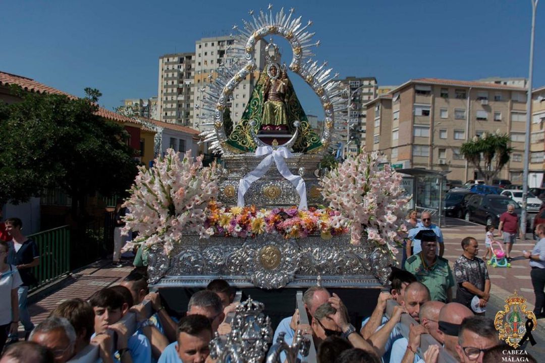 Desfile procesional de la Virgen de la Cabeza por las calles malacitanas Desfile procesional de la Virgen de la Cabeza por las calles malacitanas