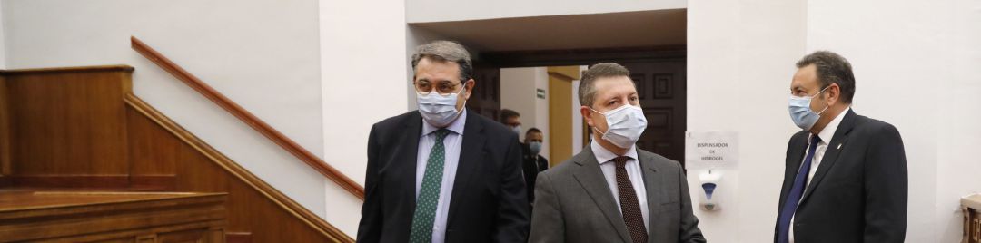 El consejero de sanidad y el presidente regional entrando en el primer pleno parlamentario tras el confinamiento por Covid El consejero de sanidad y el presidente regional entrando en el primer pleno parlamentario tras el confinamiento por Covid