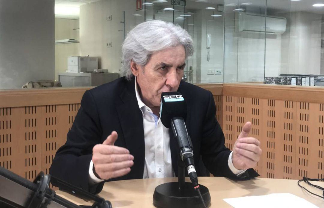Antoni Escudero als estudis de Ràdio Girona Antoni Escudero als estudis de Ràdio Girona