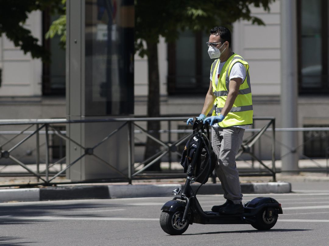 Multas de 200 euros para los patinetes que circulen por las aceras de Albacete Multas de 200 euros para los patinetes que circulen por las aceras de Albacete
