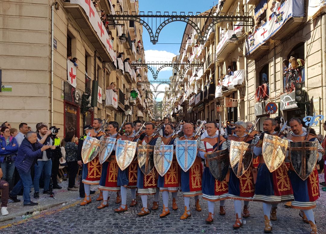 Una escuadra de la filà Navarros en la Entrada de las fiestas de 2019 Una escuadra de la filà Navarros en la Entrada de las fiestas de 2019