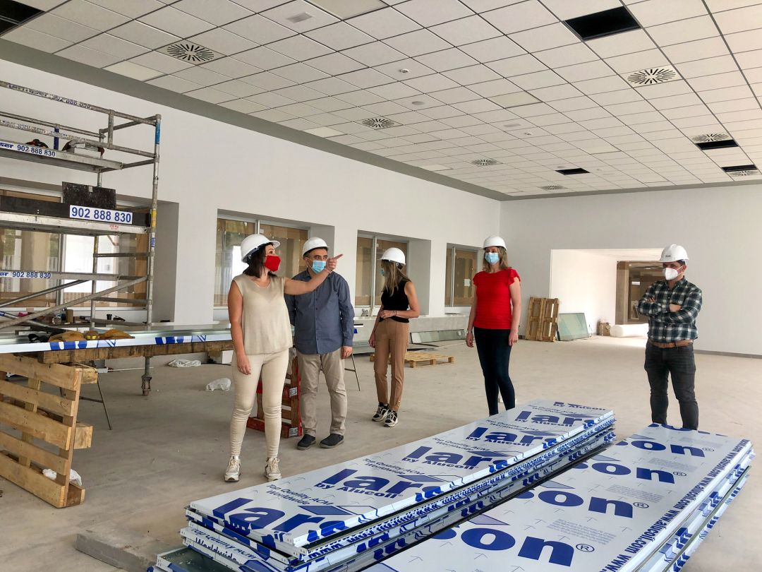 La alcaldesa, Merche Galí, ha visitado el recinto en construcción para conocer el avance de una obra La alcaldesa, Merche Galí, ha visitado el recinto en construcción para conocer el avance de una obra