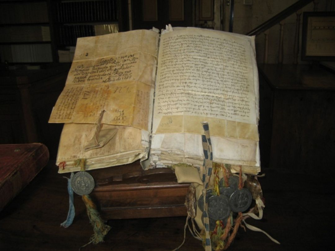 Uno de los documentos que custodia el Archivo de la Catedral de Burgos Uno de los documentos que custodia el Archivo de la Catedral de Burgos