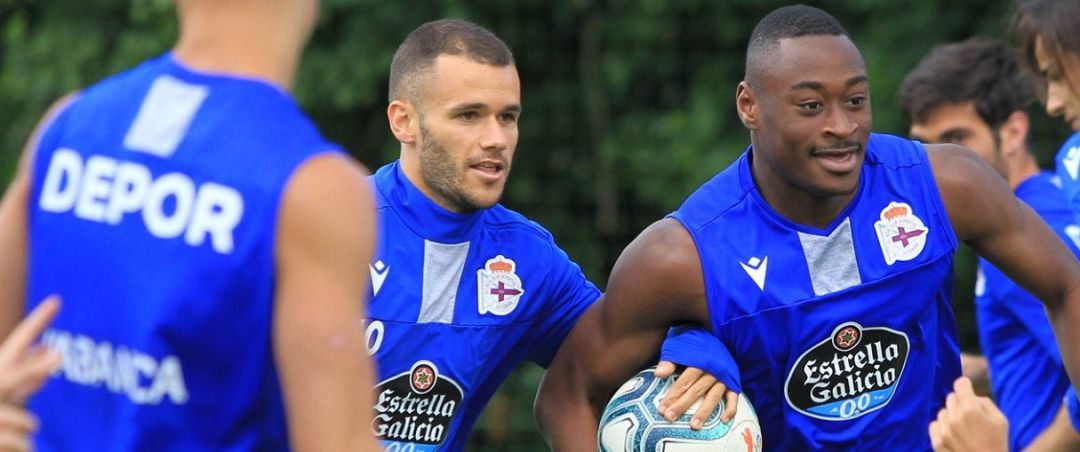 Ager Aketxe, en el centro, durante un entrenamiento Ager Aketxe, en el centro, durante un entrenamiento