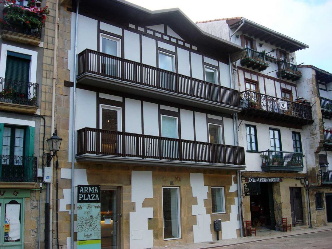 La oficina de turismo de Arma plaza, en Hondarribia, ha reabierto sus puertas desde este viernes 5 de junio. La oficina de turismo de Arma plaza, en Hondarribia, ha reabierto sus puertas desde este viernes 5 de junio.