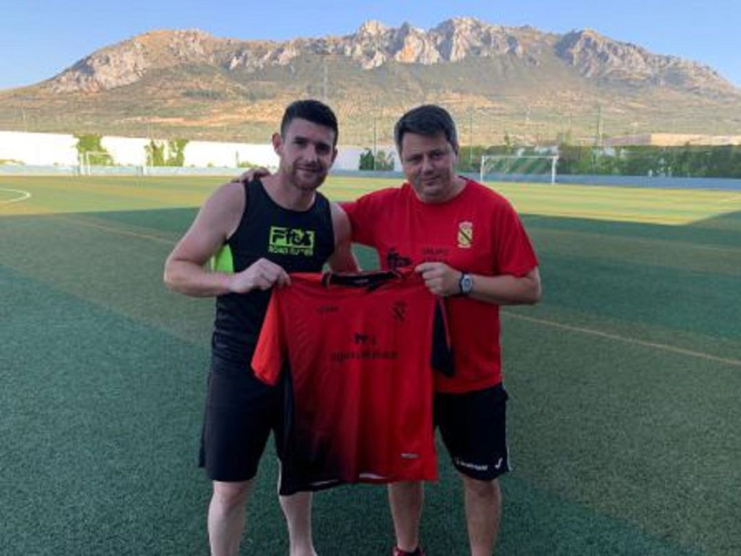 Cristóbal Moreno, a la derecha, en la presentación de Tufos, al inicio de la temporada Cristóbal Moreno, a la derecha, en la presentación de Tufos, al inicio de la temporada