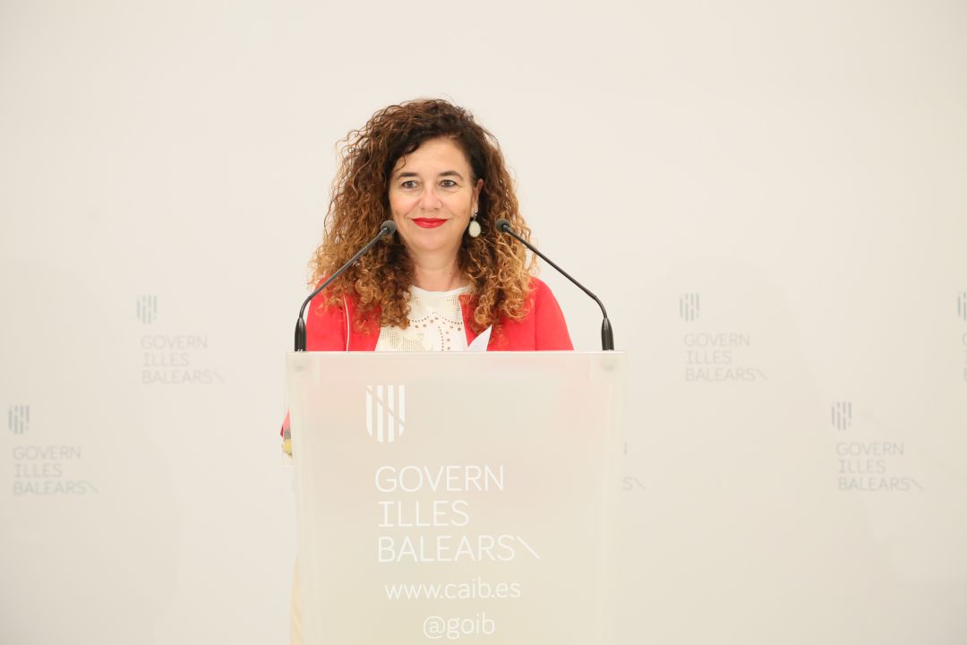 La portaveu del Govern, Pilar Costa, ha donat a conèixer les resolucions del Consell de Govern que inclouen el calendari laboral. La portaveu del Govern, Pilar Costa, ha donat a conèixer les resolucions del Consell de Govern que inclouen el calendari laboral.