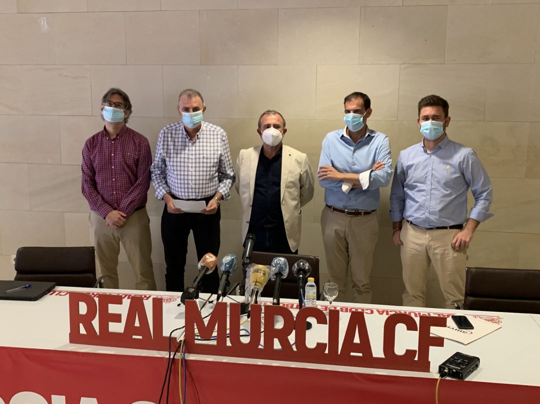 Francisco Cobacho, Francisco Tornel, Francisco Miró, Daniel Moreno y Álvaro Ruiz son los miembros del Consejo de Administración del Real Murcia Francisco Cobacho, Francisco Tornel, Francisco Miró, Daniel Moreno y Álvaro Ruiz son los miembros del Consejo de Administración del Real Murcia