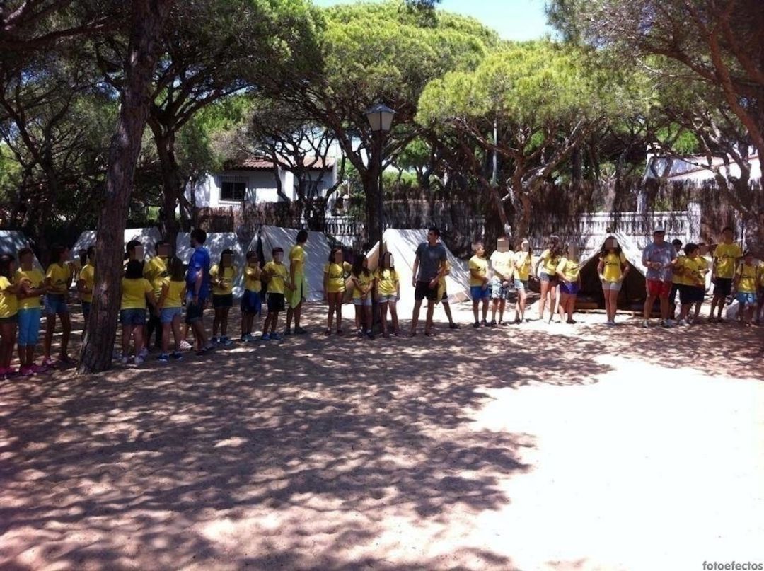 Niños y niñas en el campamento de JAC en Chiclana de la Frontera Niños y niñas en el campamento de JAC en Chiclana de la Frontera