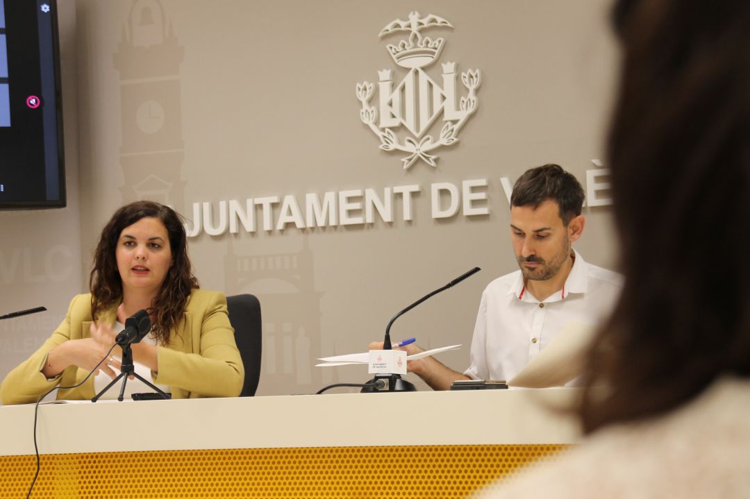 Los vicealcaldes de València, Sergi Campillo y Sandra Gómez, en la rueda de prensa tras la Junta de Gobierno Local del viernes 5 de junio. Los vicealcaldes de València, Sergi Campillo y Sandra Gómez, en la rueda de prensa tras la Junta de Gobierno Local del viernes 5 de junio.