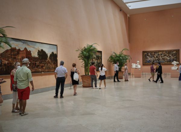 Visitantes en el Museo Thyssen, donde se encuentra el Guernica de Picasso, en el primer día en el que abre sus puertas tras haber permanecido casi tres meses clausurado a causa de la pandemia por coronavirus, en Madrid (España) a 6 de junio de 2020. 06 JUNIO 2020;MADRID;COMUNIDAD DE MADRID;COVID-19;CORONAVIRUS;MUSEOS;ARTE;MUSEO THYSSEN Jesús Hellín / Europa Press 06/06/2020