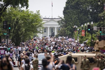 Miles de personas marchan por las calles de Washington contra el racismo. Miles de personas marchan por las calles de Washington contra el racismo.
