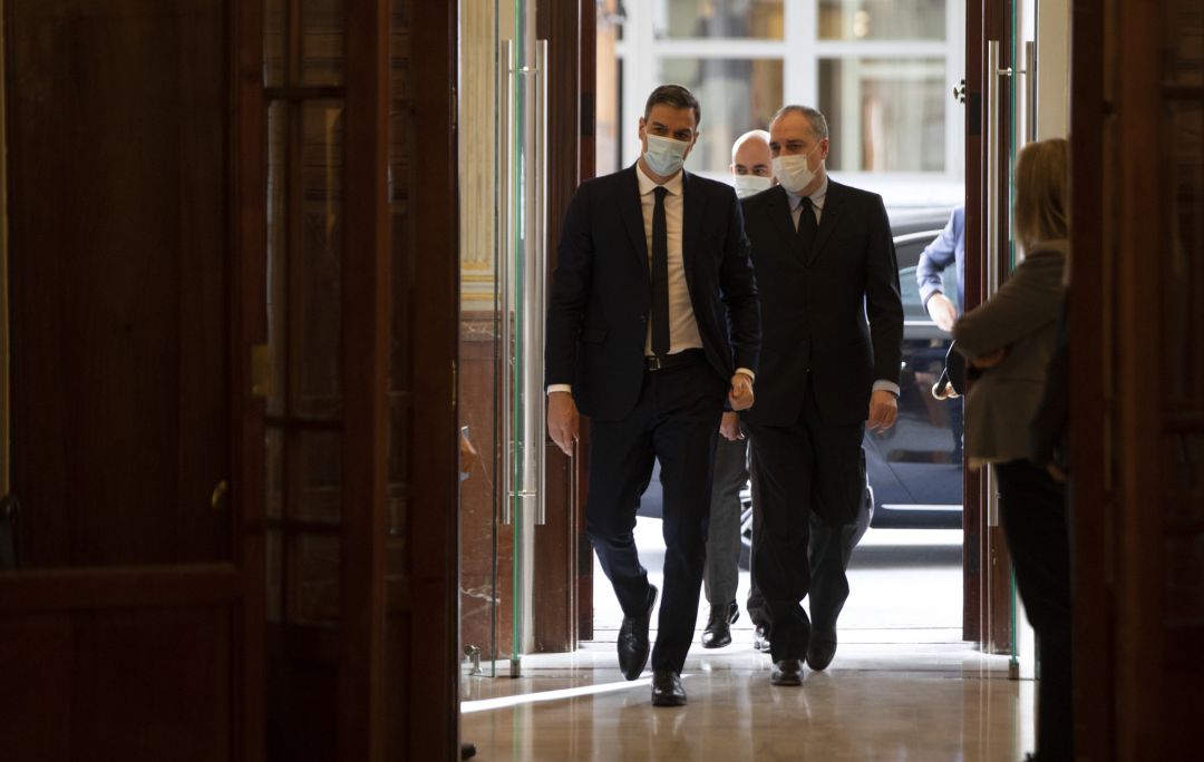 El presidente del Gobierno, Pedro Sánchez, a su llegada al Congreso de los Diputados el pasado miércoles para asistir a la sesión de control sobre la sexta prórroga del estado de alarma por la crisis de la Covid-19.
El presidente del Gobierno, Pedro Sánchez, a su llegada al Congreso de los Diputados el pasado miércoles para asistir a la sesión de control sobre la sexta prórroga del estado de alarma por la crisis de la Covid-19.