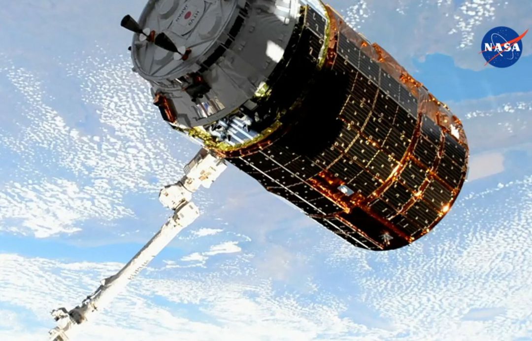La cámara iSIM de Satlantis acoplada al brazo robótico de la Estación Espacial Internacional La cámara iSIM de Satlantis acoplada al brazo robótico de la Estación Espacial Internacional