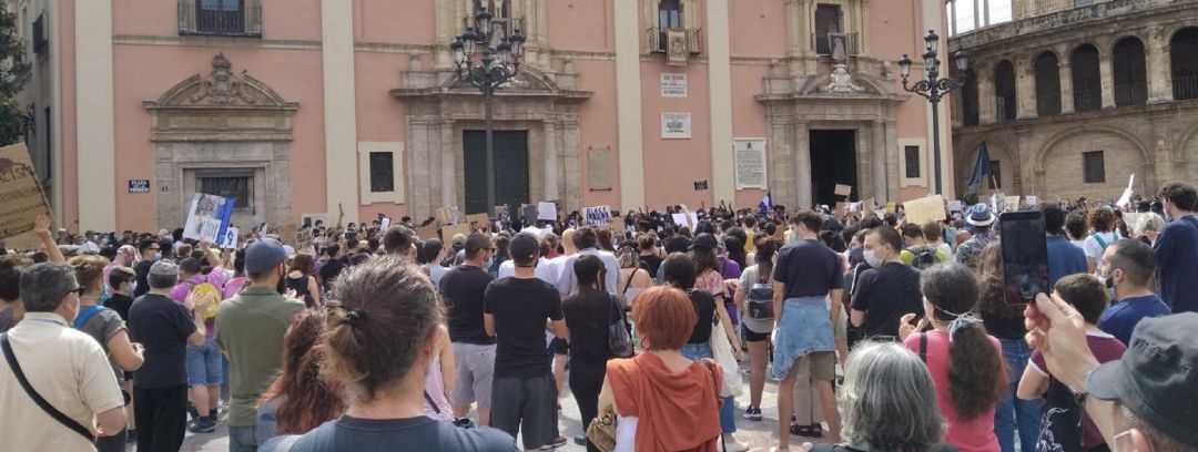 Concentración en la Plaza de la Virgen en memoria de George Floyd, de las vidas negras y contra el racismo Concentración en la Plaza de la Virgen en memoria de George Floyd, de las vidas negras y contra el racismo
