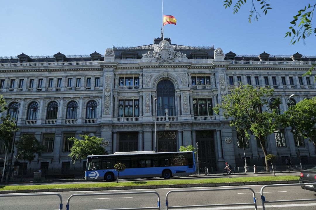 El Banco de España ve una crisis "severa" y aboga por el contrato único El Banco de España ve una crisis "severa" y aboga por el contrato único